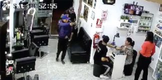 Delincuentes saquean barbería en VMT