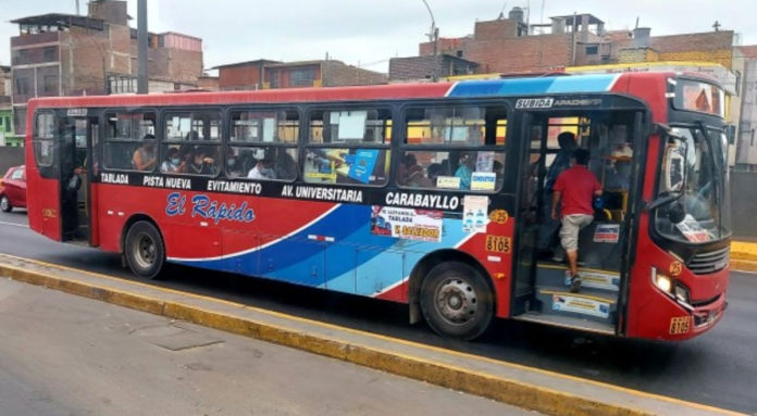 SMP: delincuentes en motocicleta asaltan bus 'El Rápido'