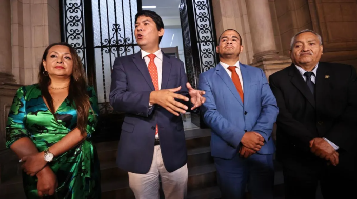 Adrianzén se reunió con Fuerza Popular