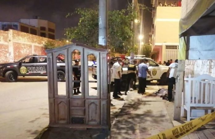 Le cortan garganta en plena vía pública