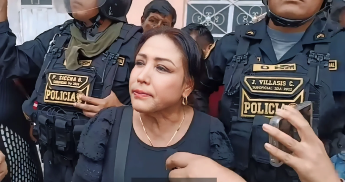 Congresista Medina se enfrenta a manifestantes por ley forestal