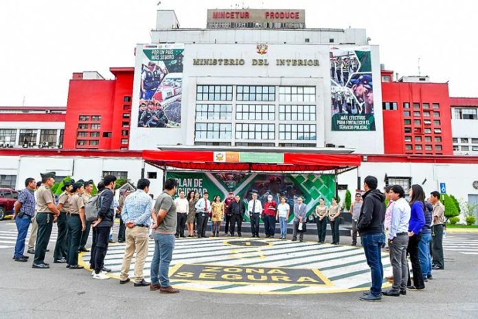 Fiscalía investigará el Mininter por contratación irregular de funcionaria