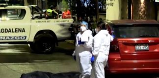 Recibió 10 balazos dentro de su auto