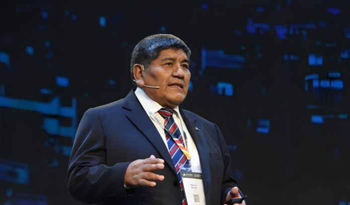 Ministro Rómulo Mucho critica a quienes buscan su censura