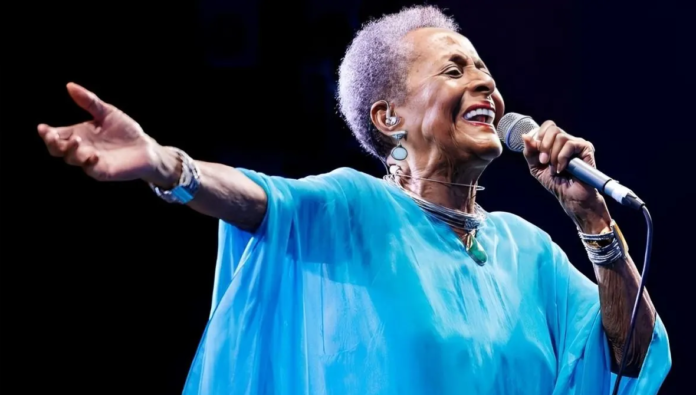 Susana Baca dejó UCI, pero continuará hospitalizada Susana Baca dejó UCI, pero continuará hospitalizada