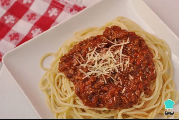 spagettis con su carne molida