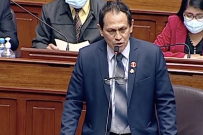 Congresista Segundo Montalvo sufre grave accidente de tránsito