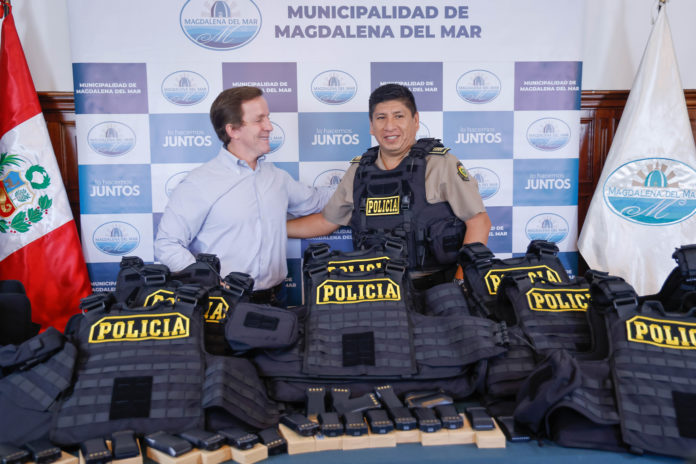 Municipalidad de Magdalena donó chalecos antibalas a comisaría del distrito