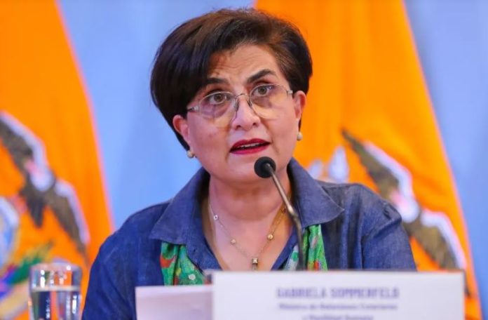 Canciller ecuatoriana responsabiliza a México