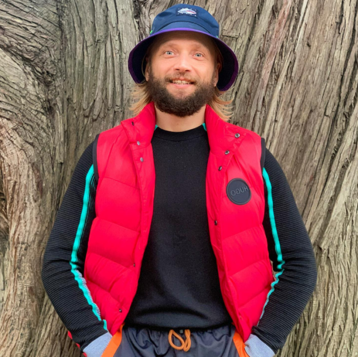 Influencer vegano condenado por muerte de su hijo recién nacido en Rusia