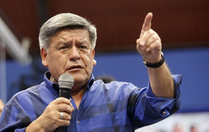 César Acuña no le regaló Rolex a Dina Boluarte