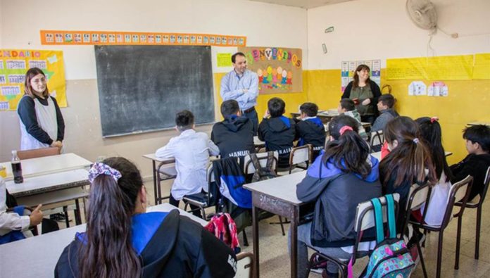 Congresista Jáuregui propone no sea obligatorio aprender educación sexual