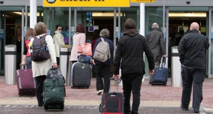 Perú da marcha atrás en pedir visa a mexicanos