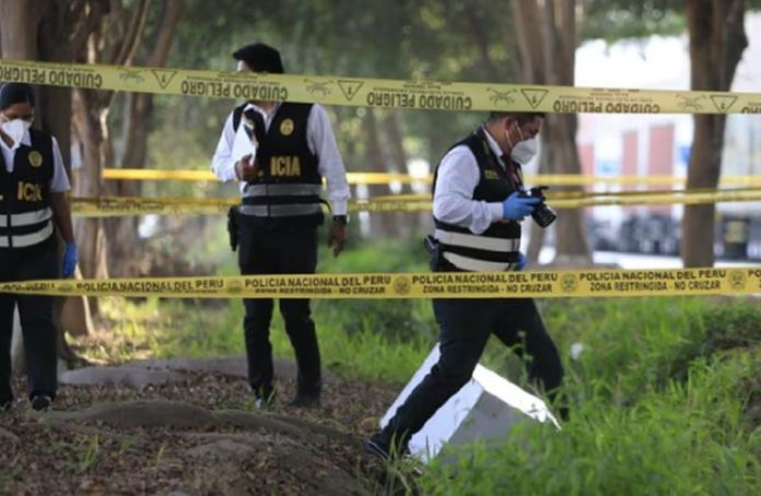 Hallan cadáver de mujer en caja de madera en Ate