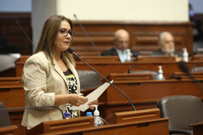 Procuraduría investigará a congresista Magaly Ruíz y fiscal por caso 'Mochasueldos' Procuraduría investigará a congresista Magaly Ruíz y fiscal por caso 'Mochasueldos'