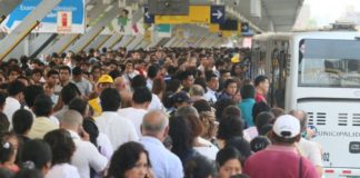 Metropolitano demora 40 minutos en pasar Metropolitano demora 40 minutos en pasar