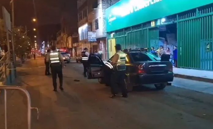 Policía es baleado tras retirar dinero