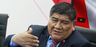 Presentan moción de censura contra Rómulo Mucho