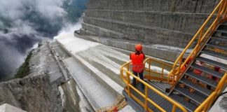 Suspenden labores por crisis energética