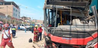 VMT: Bus pierde control y arrasa 3 tiendas VMT Bus pierde control y arrasa 3 tiendas