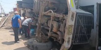 Volquete vuelca sobre casa y deja grave a niña Volquete vuelca sobre casa y deja grave a niña