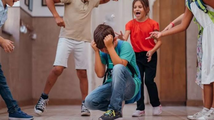 Alarma en las aulas: más de 500 casos de violencia contra estudiante