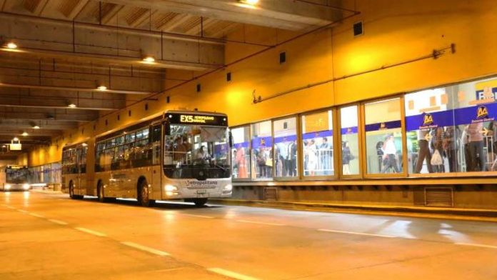 Bus del Metropolitano se avería cerca de la Estación Central