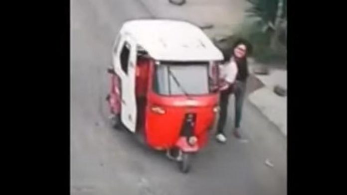 San Juan de Miraflores: Mujer recupera cartera tras forcejeo con delincuente