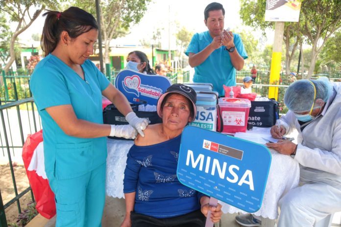 Más de 200,000 adultos mayores recibirán vacunas contra influenza y neumococo
