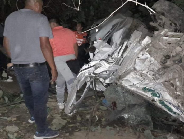 Tragedia en Áncash: caída de combi al río en Marca deja ocho muertos y siete heridos Tragedia en Áncash: caída de combi al río en Marca deja ocho muertos y siete heridos