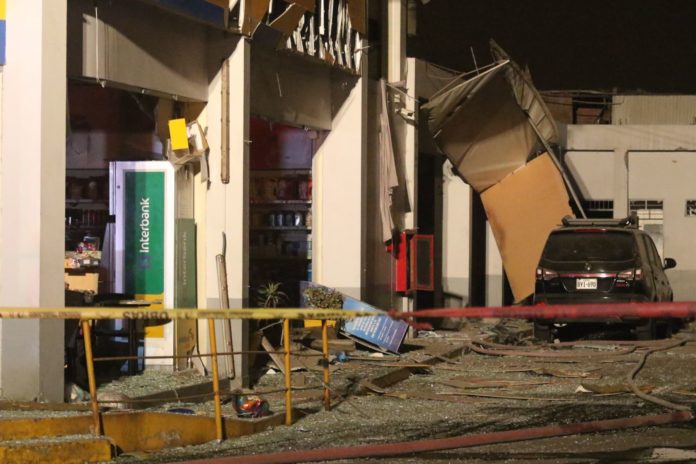 Explosión en un grifo de VMT deja un muerto y 40 heridos