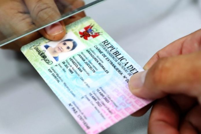 Migraciones entrega de Carné de Extranjería y CPP en la sede de Breña