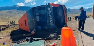 11 fallecidos tras volcadura de bus