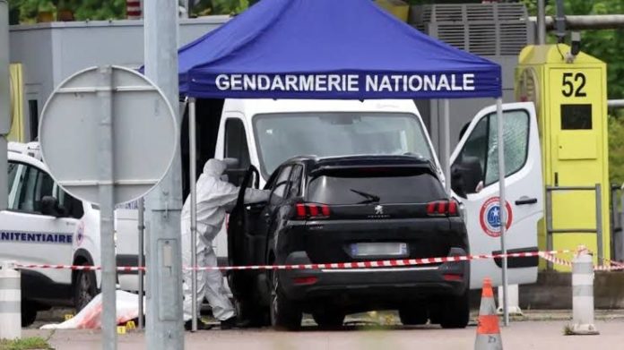 Asalto a furgón deja dos muertos