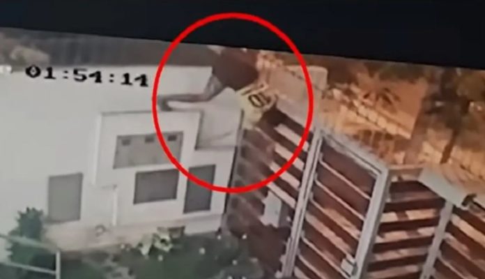 Choro muere clavado en reja por robar bicicleta