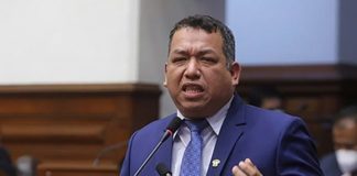 Darwin Espinoza: "Hay congresistas homosexuales que contratan a sus parejas"
