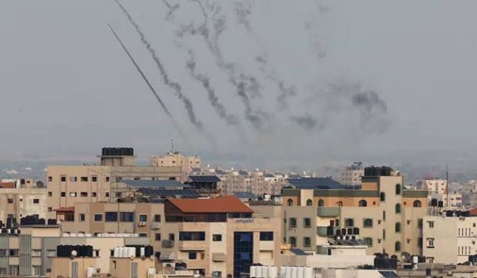 Hamas lanza cohetes contra Tel Aviv