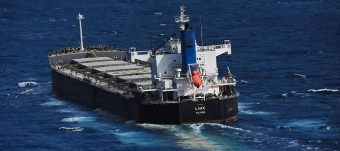 Hutíes atacan barco con destino a Irán