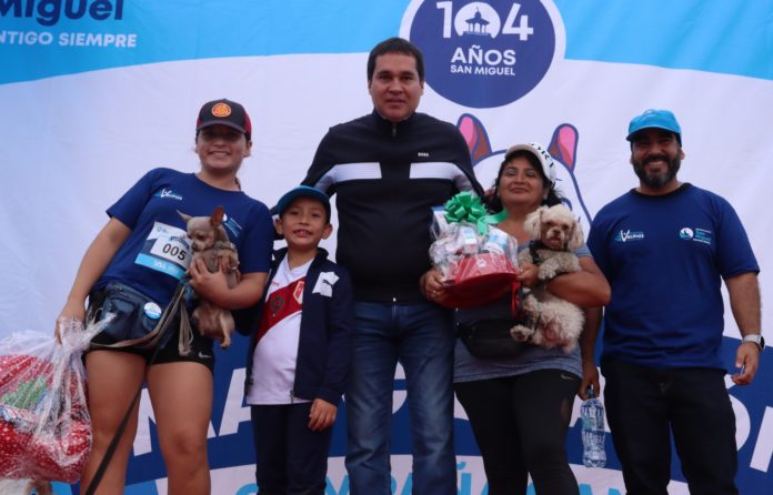 Más de 100 canes y sus dueños participaron de la Mascotatón 2024