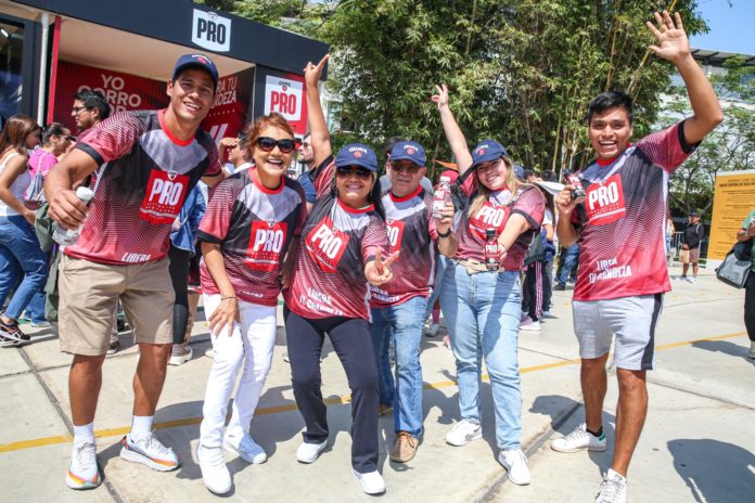 Equipo de runners de Gloria participa con éxito en Lima 42K