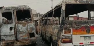 Incendio devora 20 carros en SJM