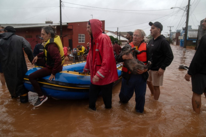 Porto Alegre inundado y lleno de muertos
