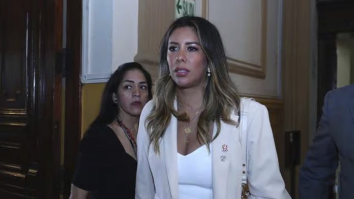 Rosselli Amuruz es denunciada ante comisión de Ética