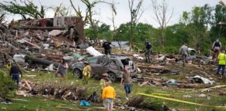 Tornado en Iowa deja muertos y destrucción Tornado en Iowa deja muertos y destrucción