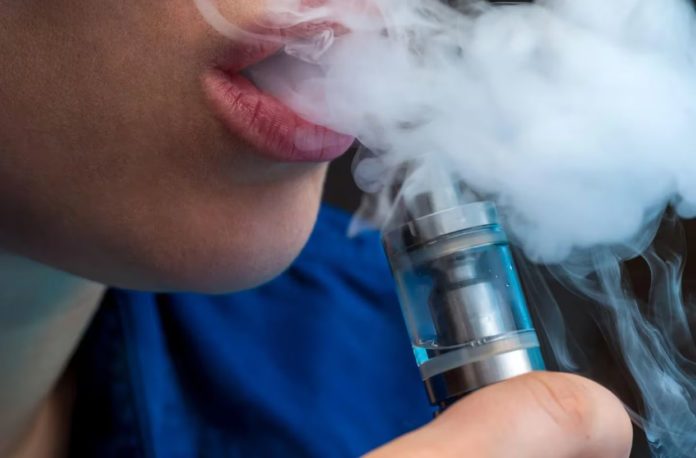 Nuevos riesgos para los adolescentes que vapean