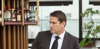 Conductor Paco Bazán defiende firmemente su castidad