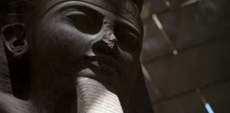 Arqueólogos encontraron parte que faltaba a estatua egipcia