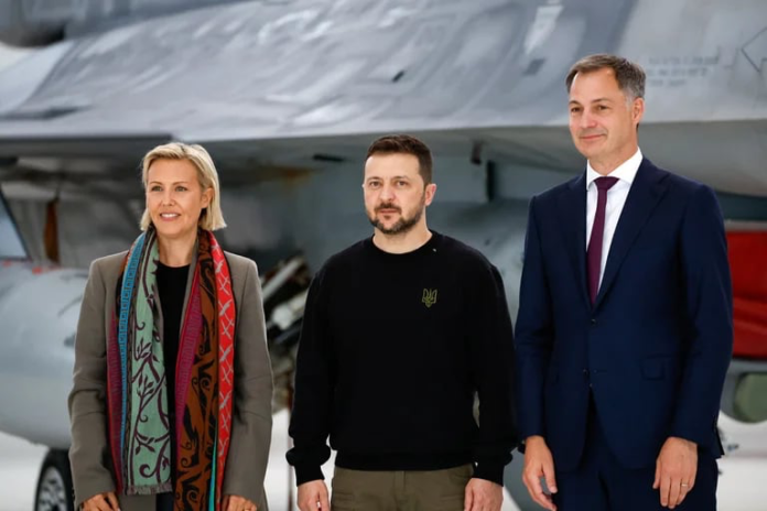 Zelenski recibe más billetón para armarse