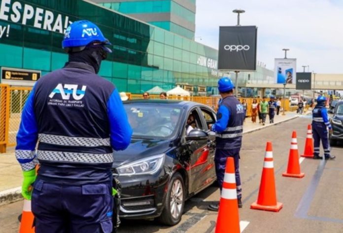 taxistas informales en Jorge Chávez