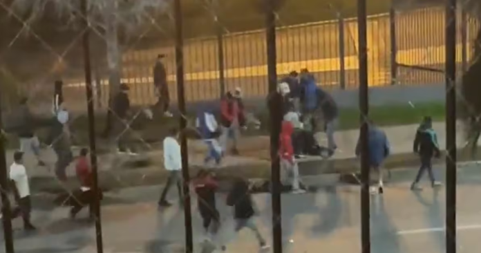 Hinchas de Universitario asesinaron a uno de Colo Colo en Chile